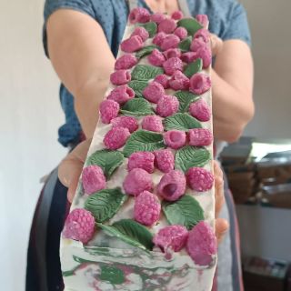 Ručně vyrobené malinové mýdlo ✨ Dopřej si okamžik sladkého potěšení s jemnou vůní malin 💖 🌿 Přírodní složení 🫧 Jemně...