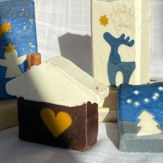 Vánoce voní po přírodě 🌲 Naše mýdla jsou vyrobená ručně, s láskou a z čistě přírodních ingrediencí. Každé z nich je...